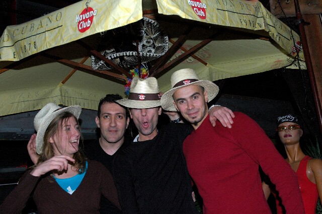 min 2005 12 18 sharkys 164